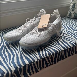 Nike Women's Light Gray Sneakers Women’s 11.5/ men’s 10 Nike Vapormax